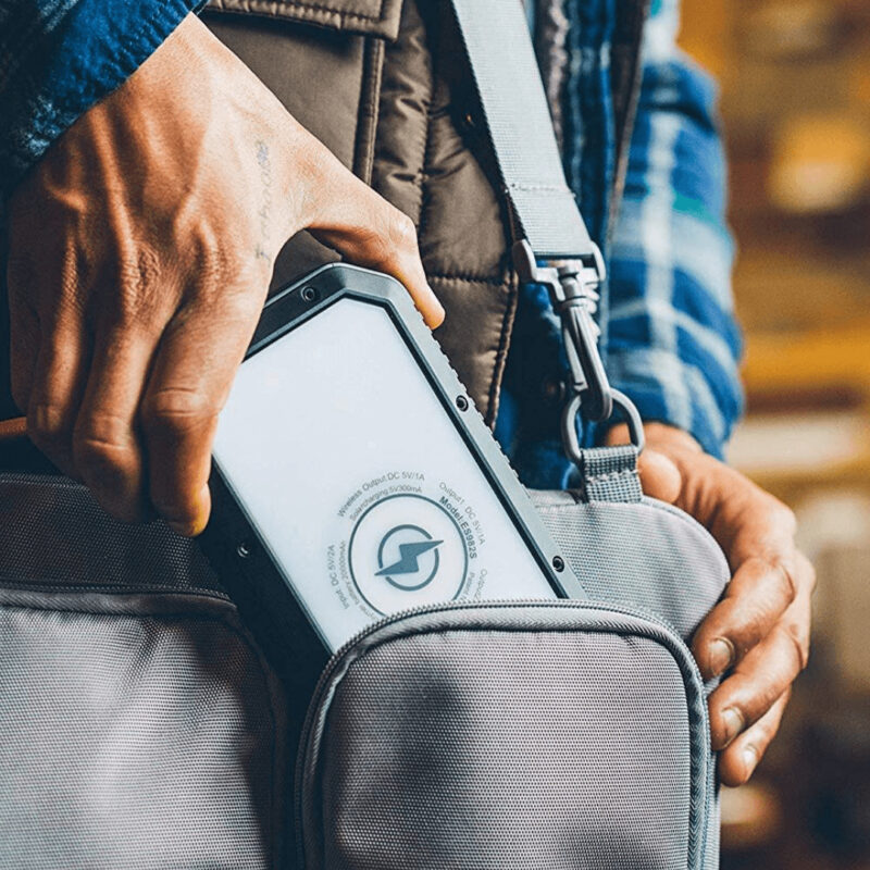 Akupank päikesepatareiga